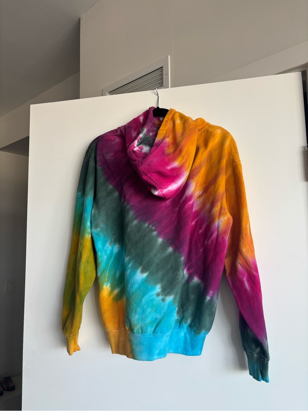 LA DETRESSE
Strawberry Fields Tie-Dye Hoodie